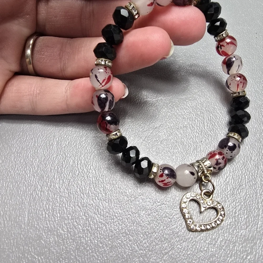 beautiful stretchy bracelet with heart charm